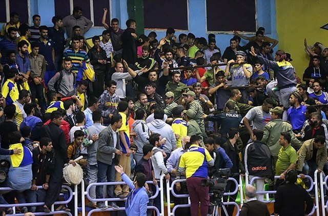 تصاویر/درگیری خونین در دربی بسکتبال خوزستان