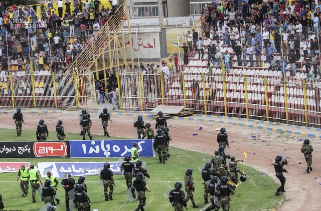گزارش تصویری/درگیری در استادیوم مسجدسلیمان