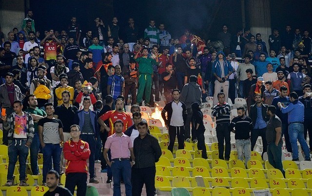 تصاویر/آتش سوزی در ورزشگاه اهواز