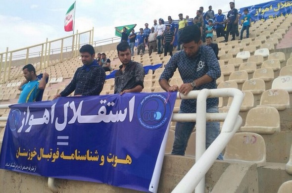 حضور هواداران استقلال اهواز در دربی خوزستان