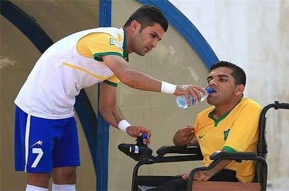 پورمحمد: آب دادن به هوادار معلول بازیکن اخلاقم کرد