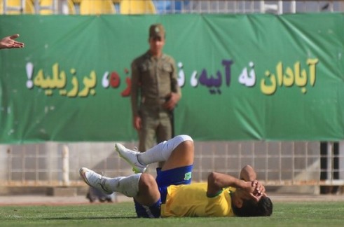 پخش دربی تهران از اسکوربورد ورزشگاه آبادان