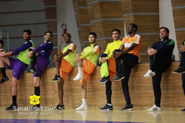 تصاویری از تمرین نفت آبادان در سالن بسکتبال تبریز