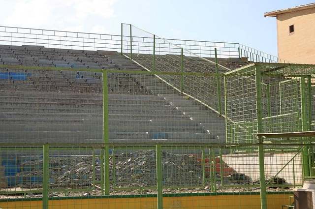 تصاویری از آغاز بازسازی ورزشگاه تختی آبادان