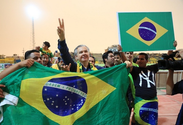 عکس/استقبال ویژه آبادانی‌ها از سفیر برزیل