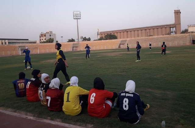 تصاوير/تمرین استعداديابی فوتبال بانوان در اهواز