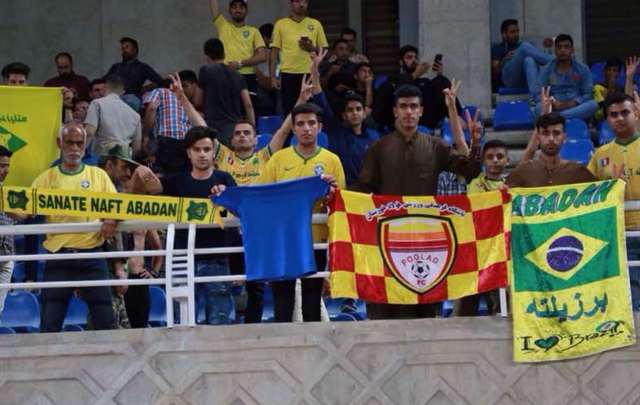 عکس/اتحاد هواداران خوزستانی در ورزشگاه مشهد