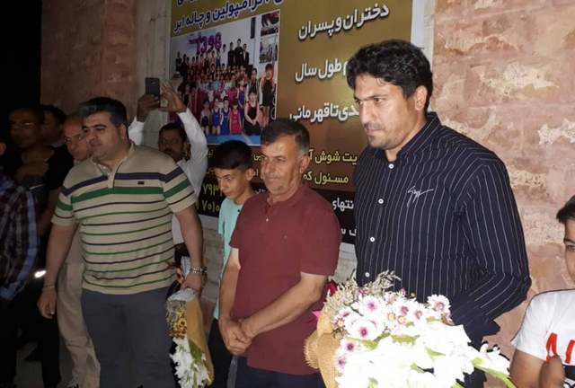 عکس/استقبال از مربی خوزستانی در بوکان