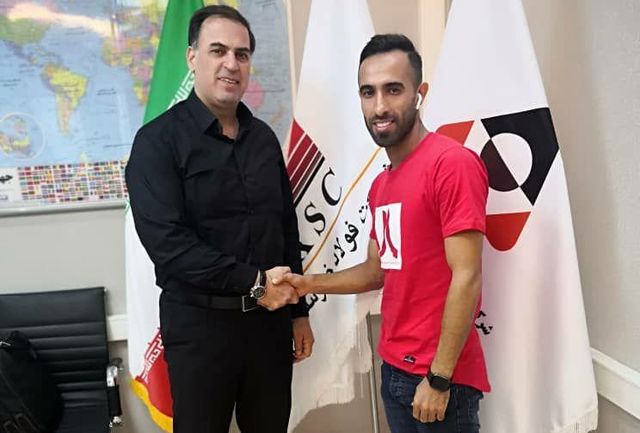 قرارداد هافبک تیم فولاد خوزستان تمدید شد