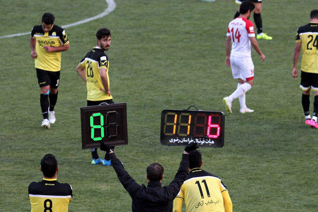 قانون تعویض پنج بازیکن در لیگ فوتبال تمدید شد