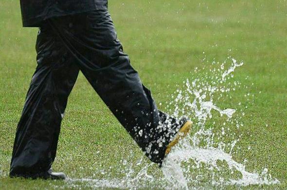 بارش باران مسابقه استقلال را به تعویق انداخت