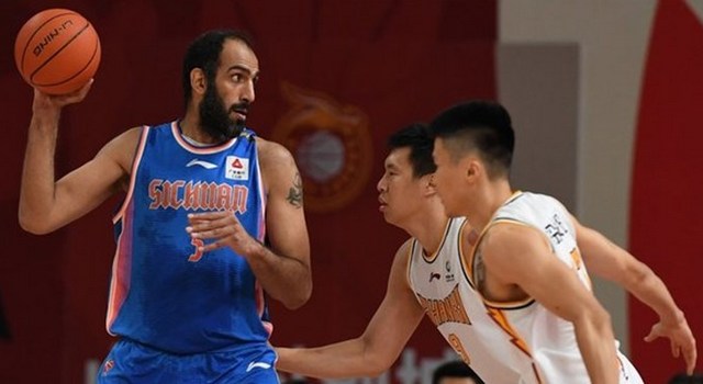 بازگشت ستاره اهوازی از سوپرلیگ بسکتبال چین